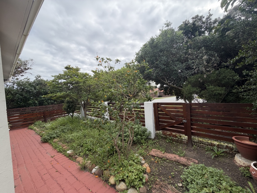 4 Bedroom Property for Sale in Paradise Beach Eastern Cape
